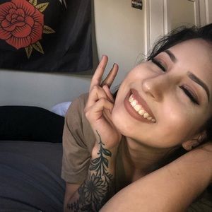 Meet your Posher, Fatima